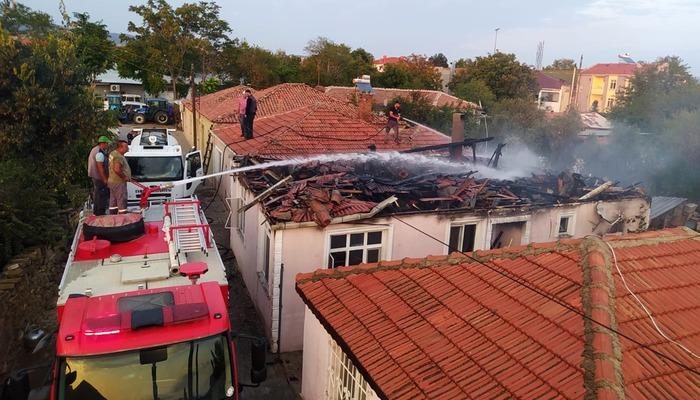Çanakkale'de evde çıkan yangında hasar oluştu