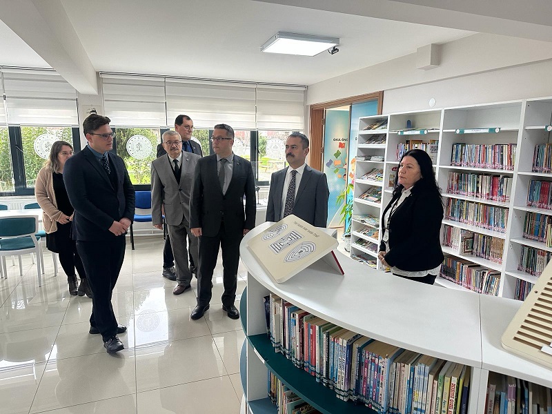 Vali İlhami Aktaş, Mehmet Akif Ersoy İl Halk Kütüphanesini Ziyaret Etti